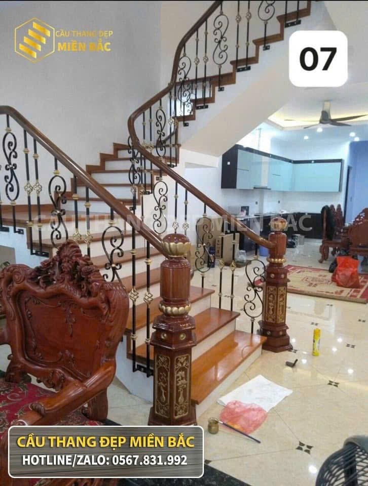 Cầu thang sắt nghệ thuật phong cách tân cổ điển trong nhà ở