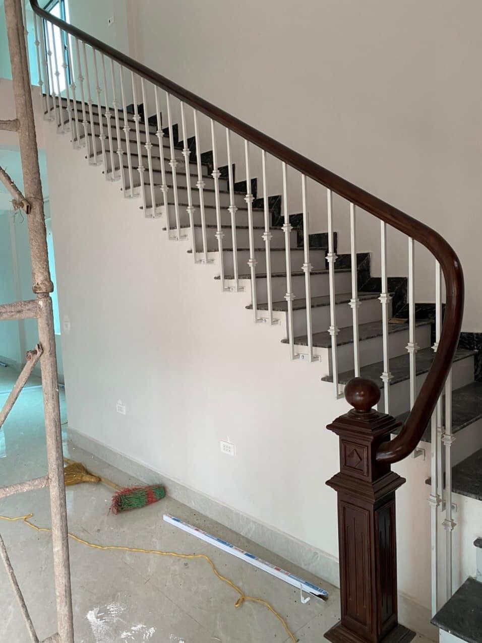 Cầu thang sắt 72 trong catalog cầu thang sắt nghệ thuật của Cầu Thang Đẹp Miền Bắc
