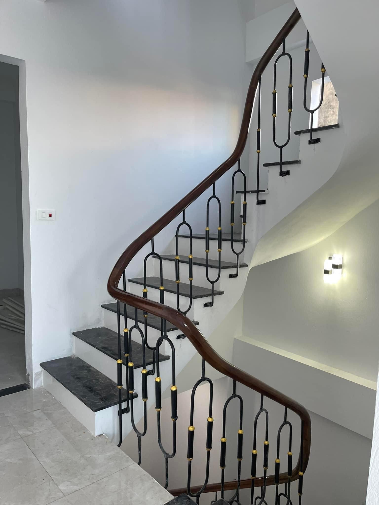 Cầu thang sắt 74 trong catalog cầu thang sắt nghệ thuật của Cầu Thang Đẹp Miền Bắc