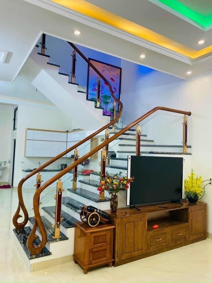 Cầu thang kính 84 trong catalog cầu thang kính của Cầu Thang Đẹp Miền Bắc