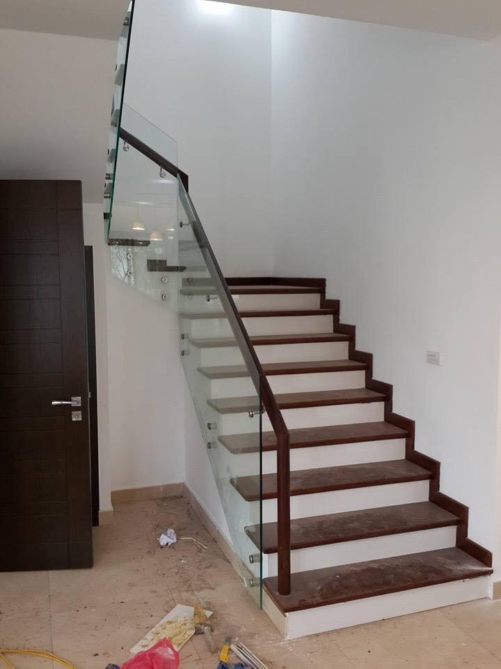 Cầu thang kính 69 trong catalog cầu thang kính của Cầu Thang Đẹp Miền Bắc