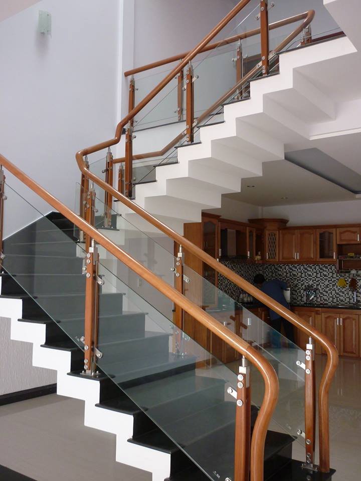 Cầu thang kính 31 trong catalog cầu thang kính của Cầu Thang Đẹp Miền Bắc