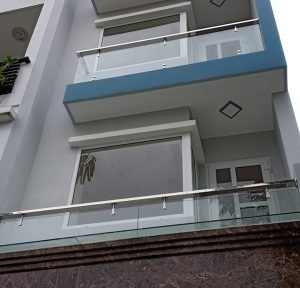Lan can kính 18 trong catalog lan can kính của Cầu Thang Đẹp Miền Bắc