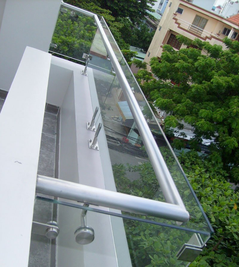 Lan can kính 23 trong catalog lan can kính của Cầu Thang Đẹp Miền Bắc